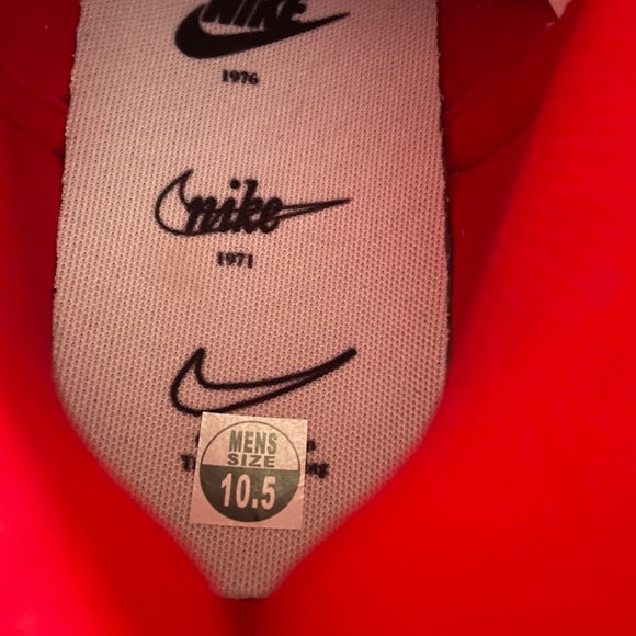 Nike Dunk High SE “First Use” In University Red - Picture 5 of 6